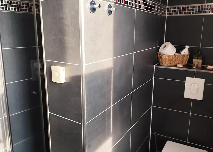 Mit 2 Schlafzimmern بيت للعطل آنغرمونده